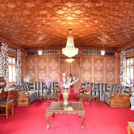 ホテル Yadgaar Houseboats Srīnagar エクステリア 写真