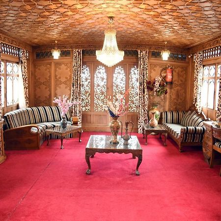 ホテル Yadgaar Houseboats Srīnagar エクステリア 写真