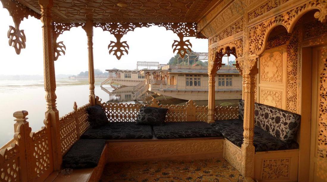 ホテル Yadgaar Houseboats Srīnagar エクステリア 写真