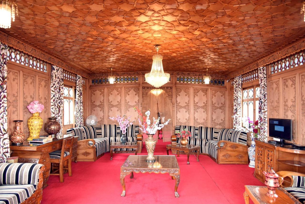 ホテル Yadgaar Houseboats Srīnagar エクステリア 写真