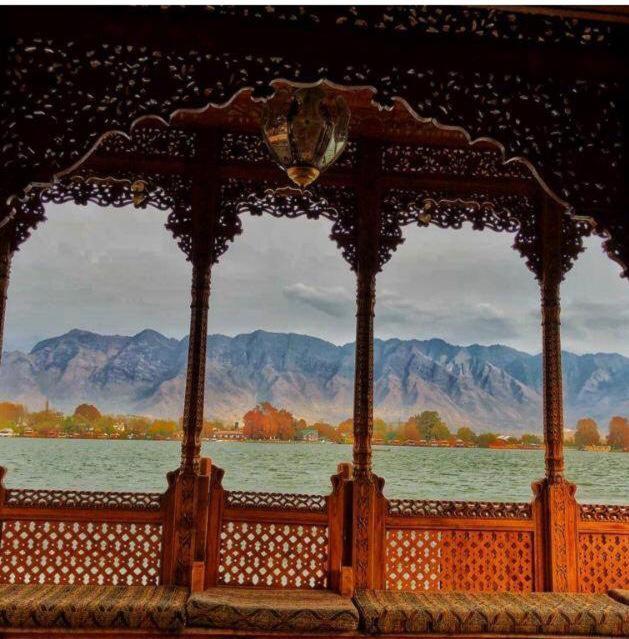 ホテル Yadgaar Houseboats Srīnagar エクステリア 写真