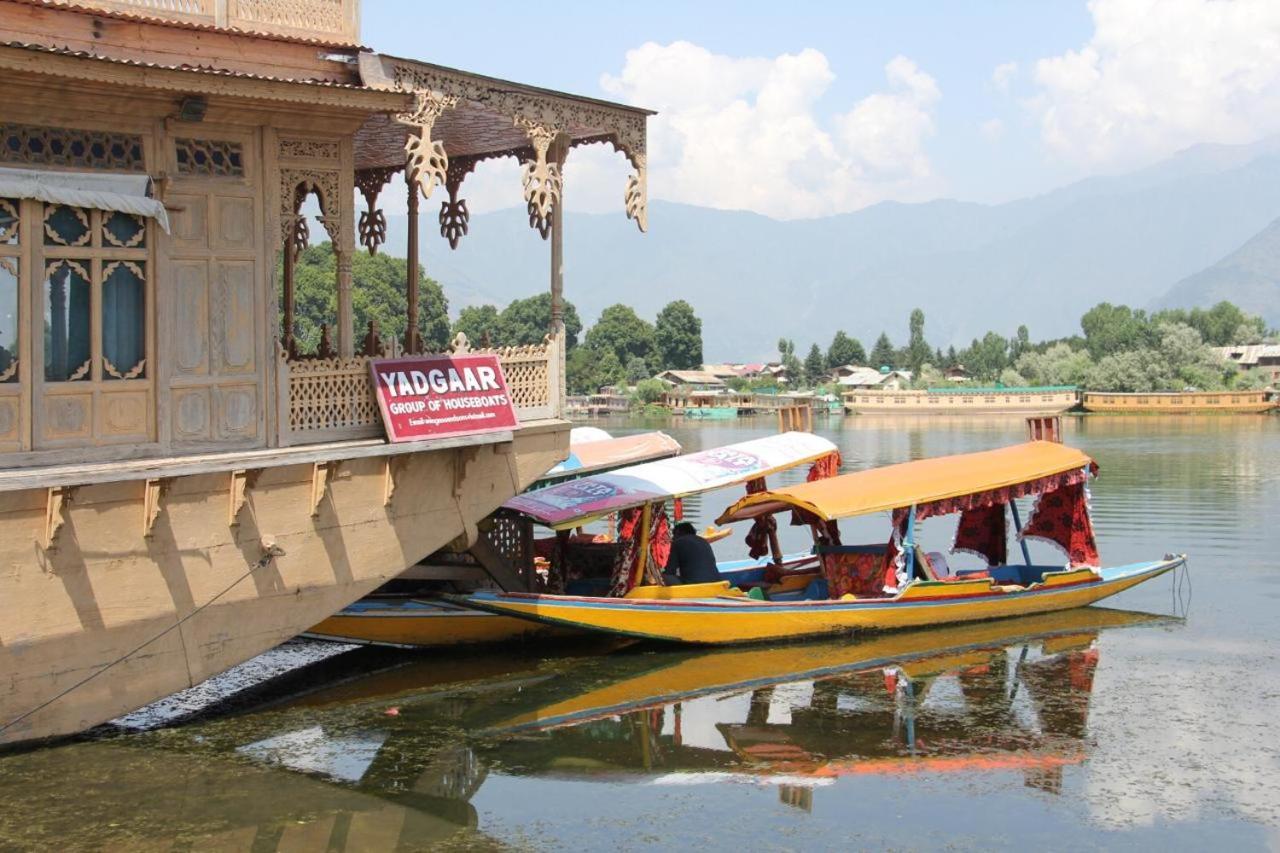 ホテル Yadgaar Houseboats Srīnagar エクステリア 写真