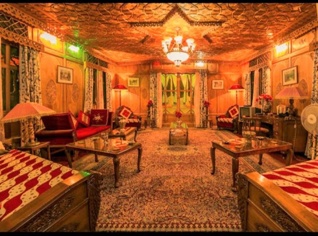 ホテル Yadgaar Houseboats Srīnagar エクステリア 写真