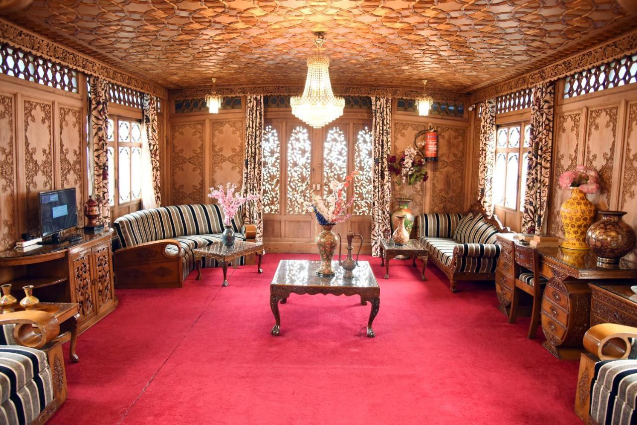 ホテル Yadgaar Houseboats Srīnagar エクステリア 写真